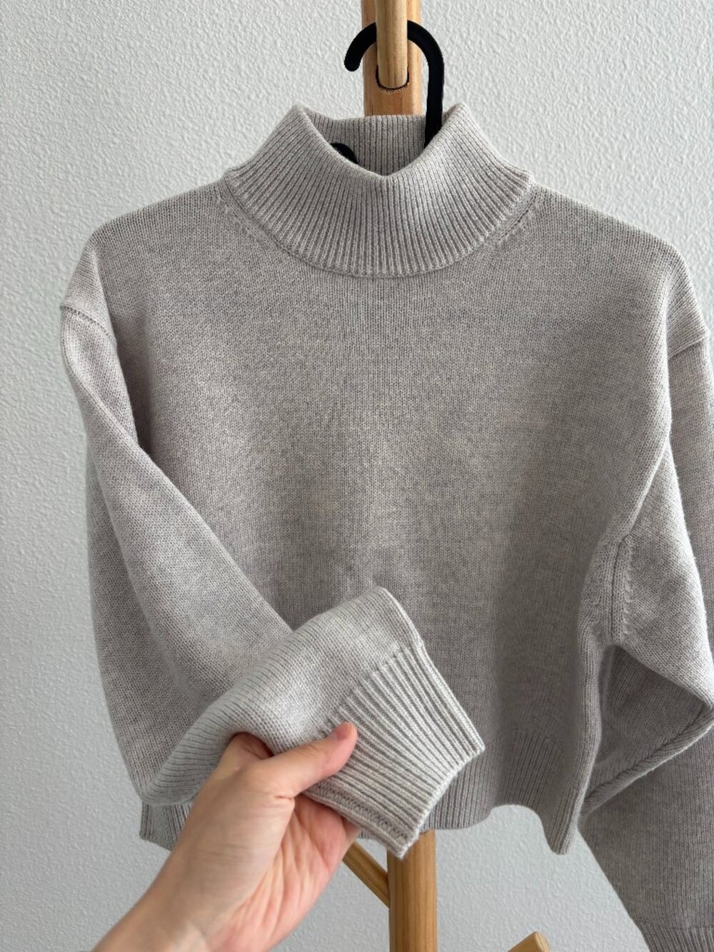 Aritzia Cropped Wool Turtleneck Sweater in 2XS